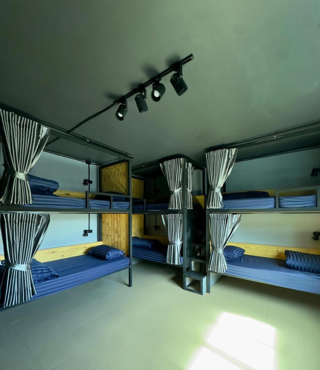 פאטאיה Champagne Hostel & Cafe מראה חיצוני תמונה