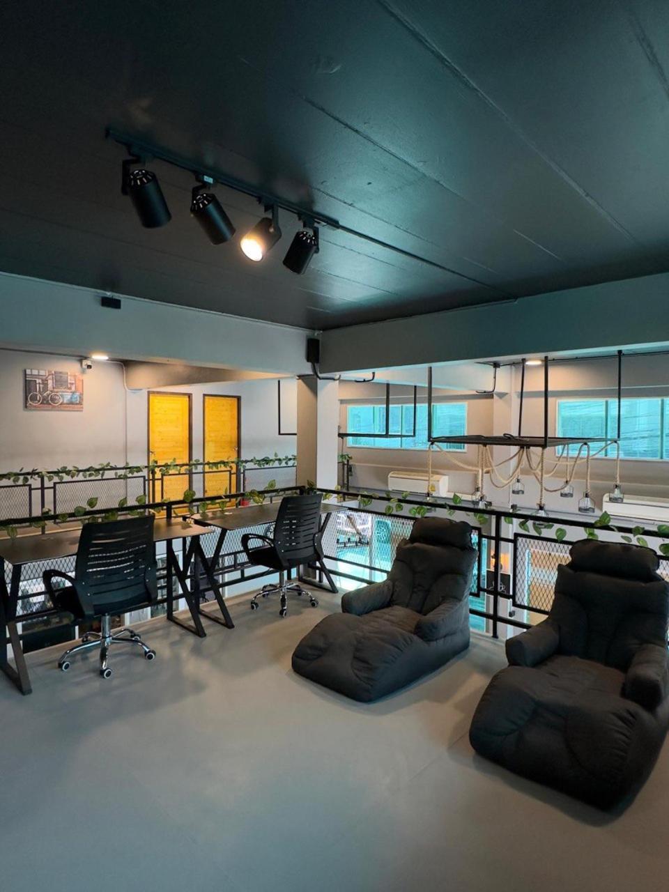 פאטאיה Champagne Hostel & Cafe מראה חיצוני תמונה