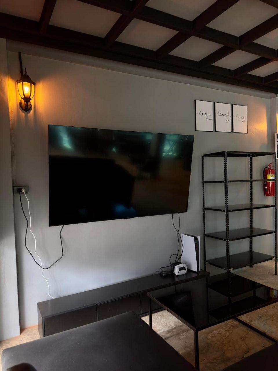 פאטאיה Champagne Hostel & Cafe מראה חיצוני תמונה