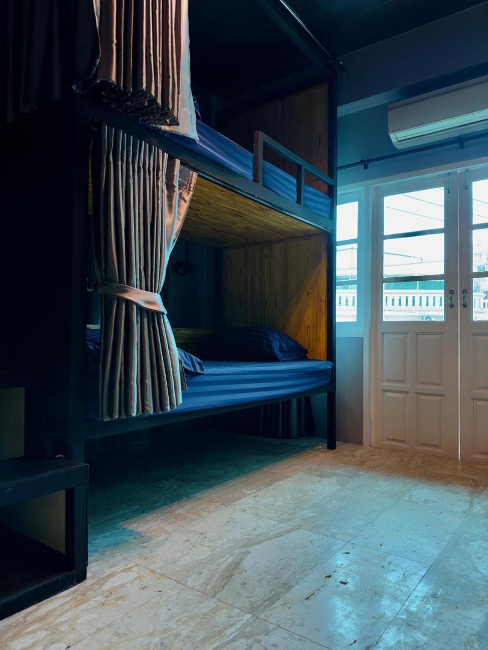 פאטאיה Champagne Hostel & Cafe מראה חיצוני תמונה