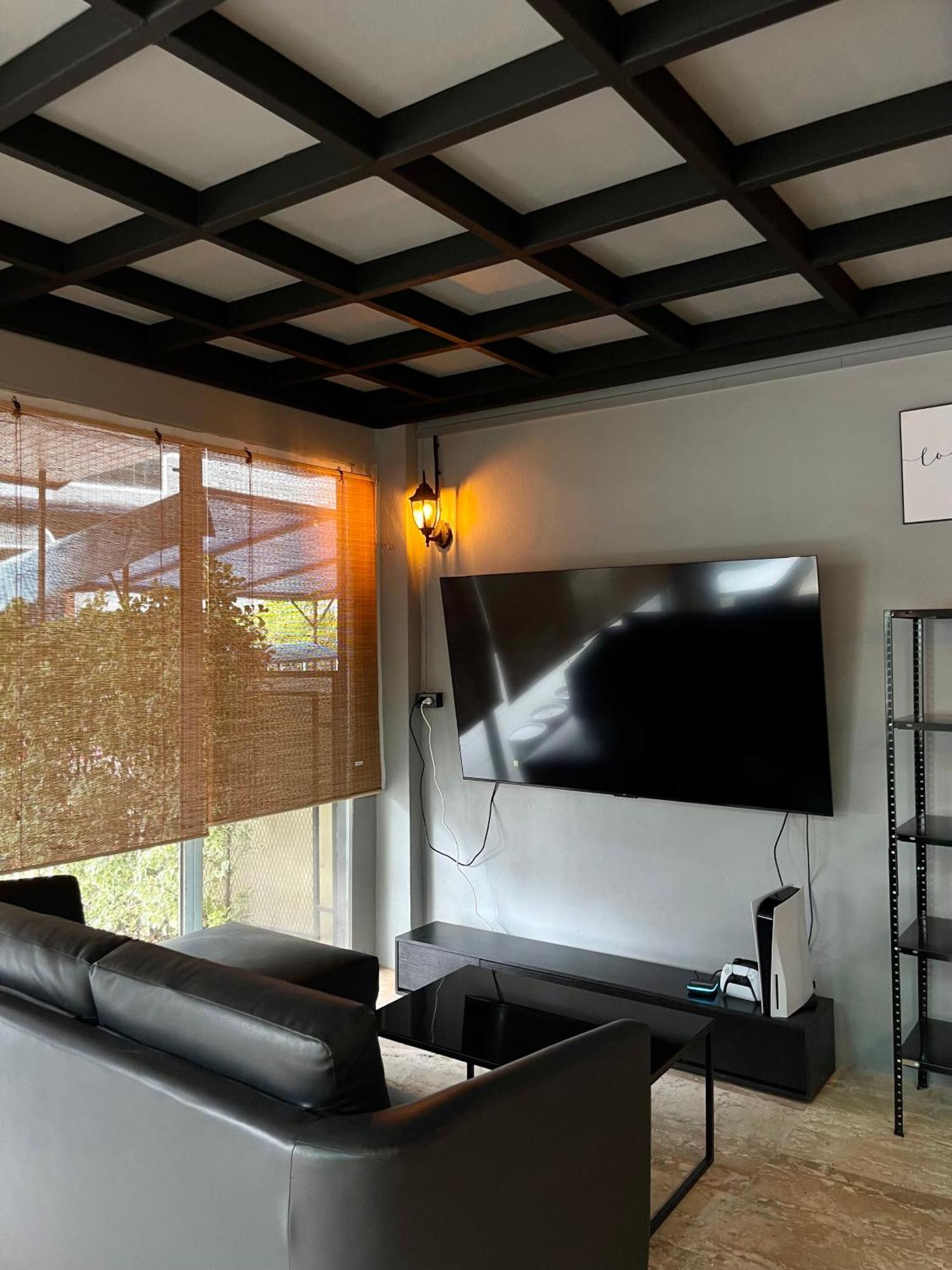 פאטאיה Champagne Hostel & Cafe מראה חיצוני תמונה