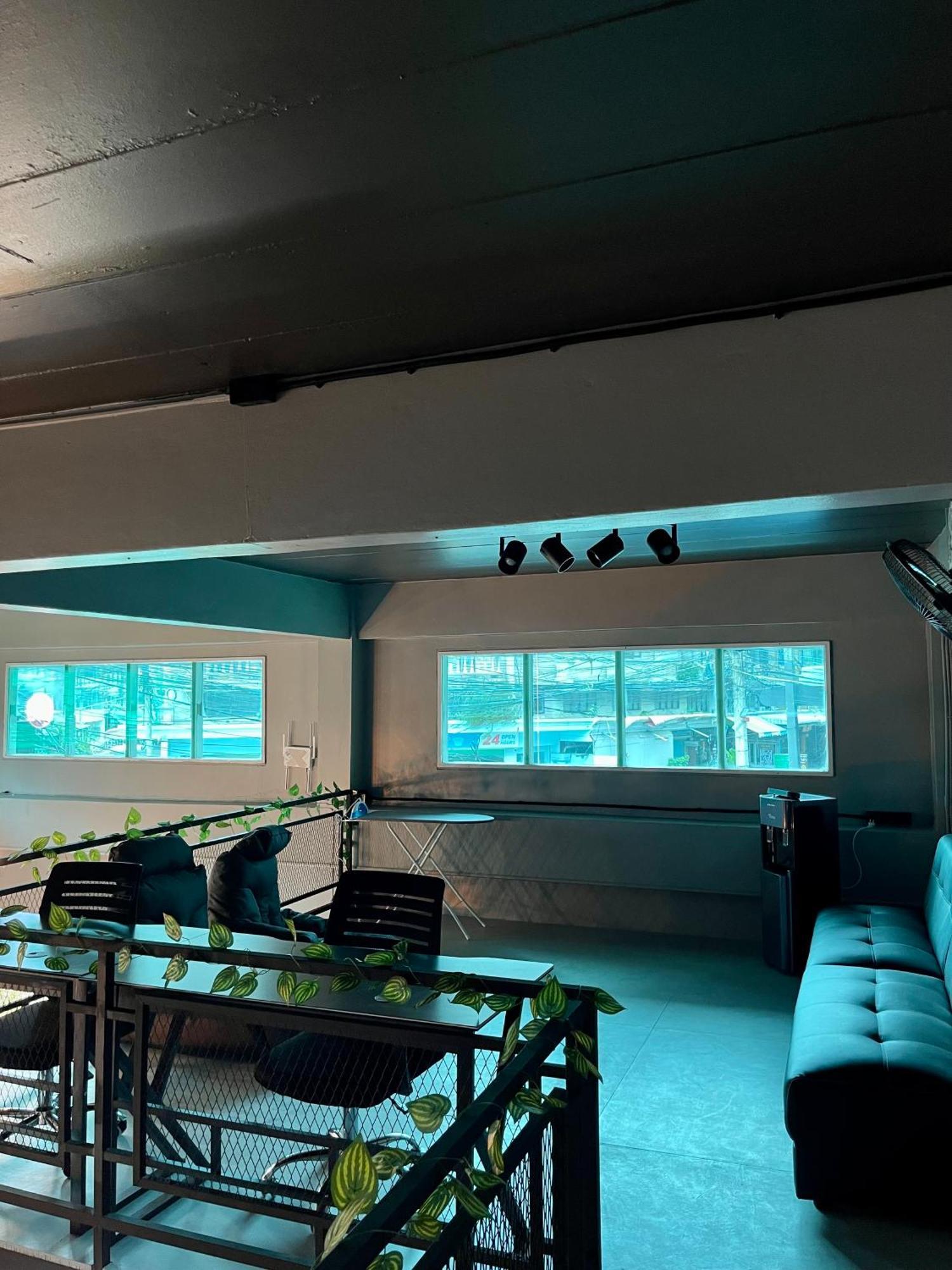 פאטאיה Champagne Hostel & Cafe מראה חיצוני תמונה
