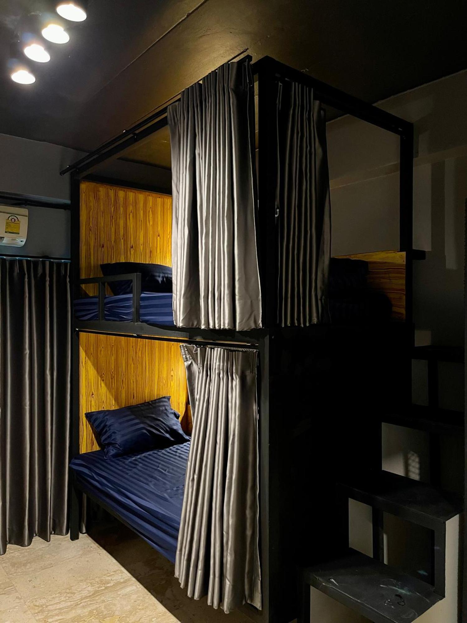 פאטאיה Champagne Hostel & Cafe מראה חיצוני תמונה