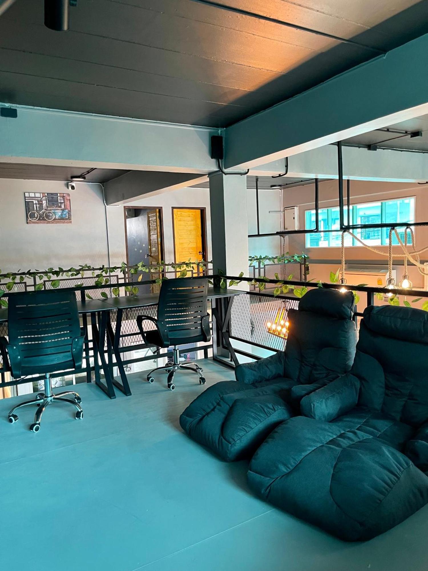 פאטאיה Champagne Hostel & Cafe מראה חיצוני תמונה