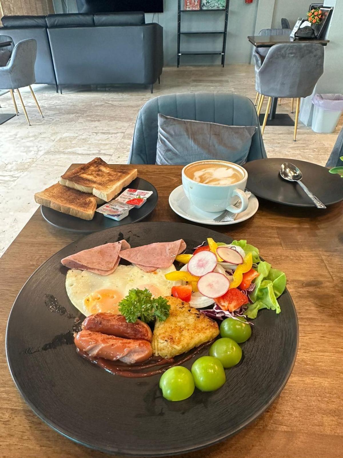 פאטאיה Champagne Hostel & Cafe מראה חיצוני תמונה
