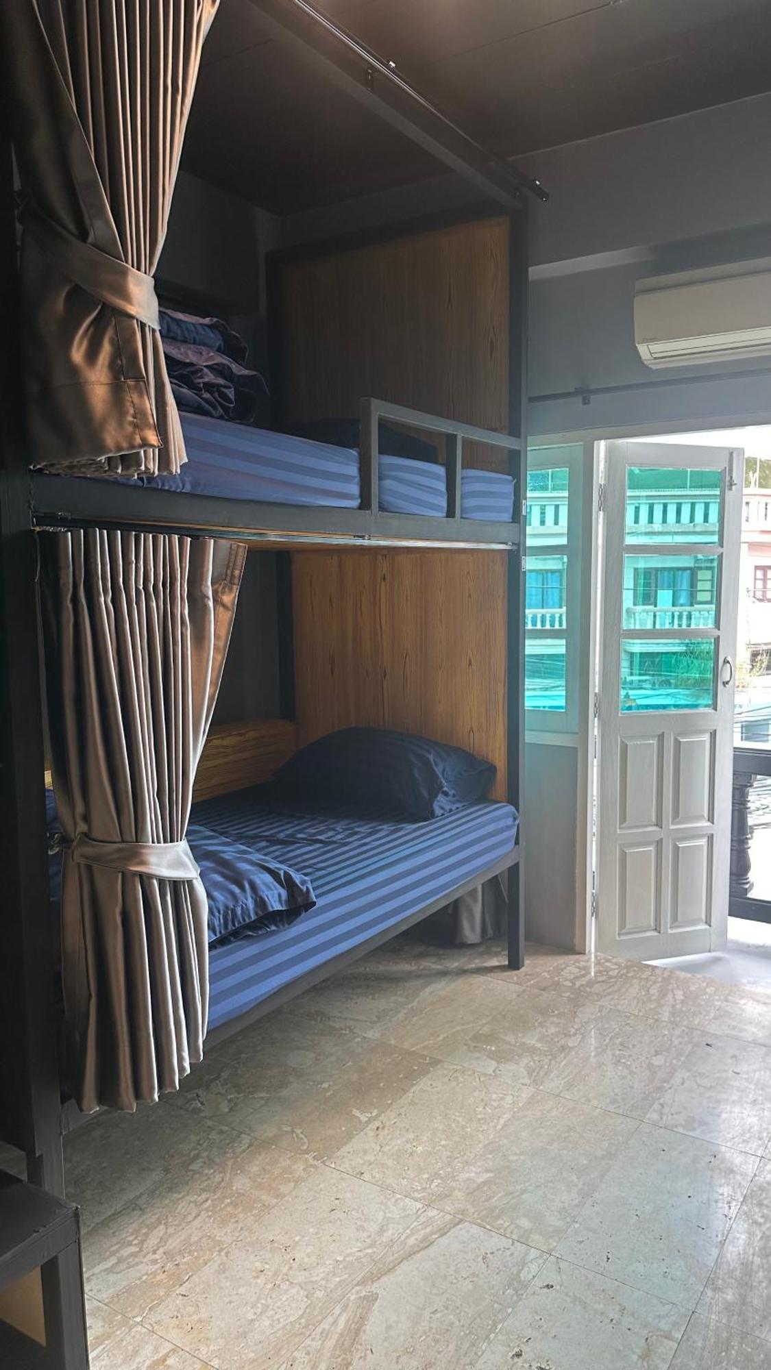 פאטאיה Champagne Hostel & Cafe מראה חיצוני תמונה