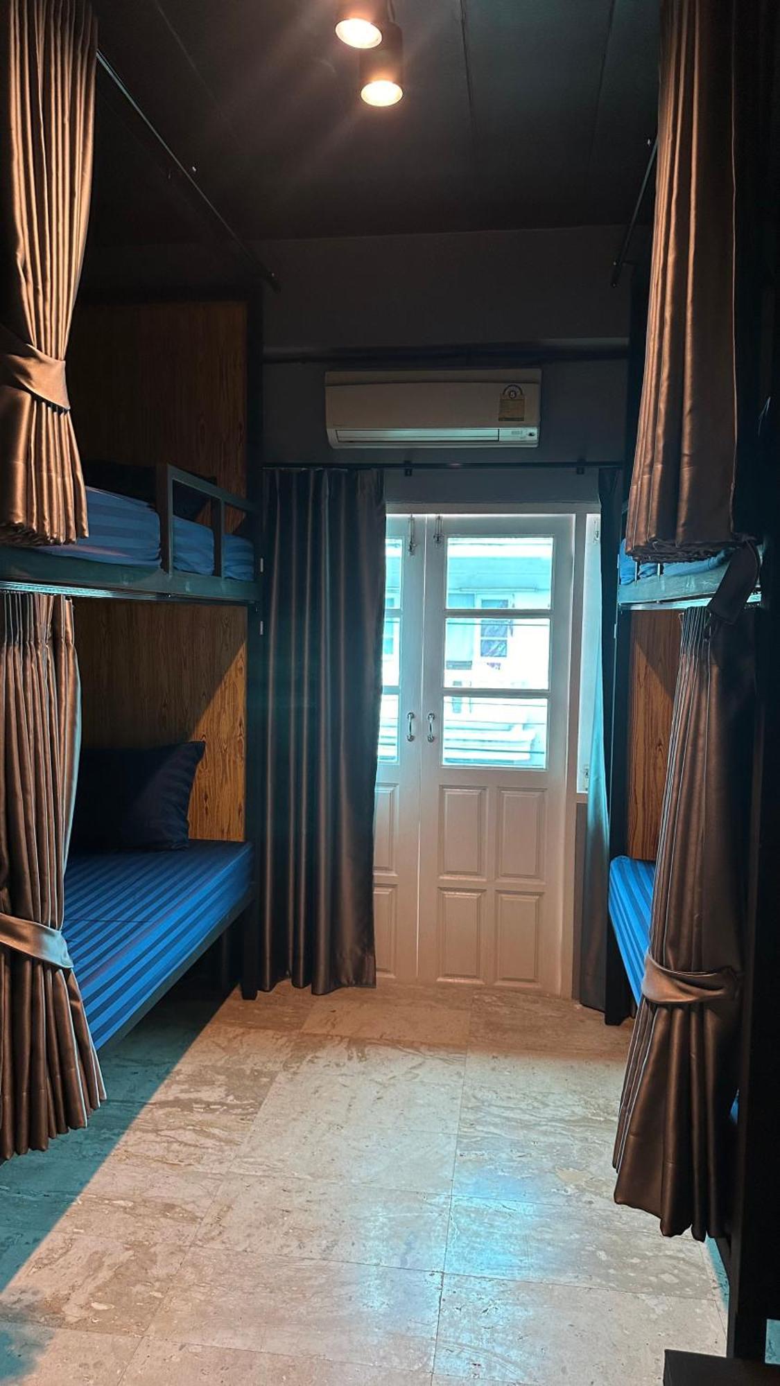 פאטאיה Champagne Hostel & Cafe מראה חיצוני תמונה