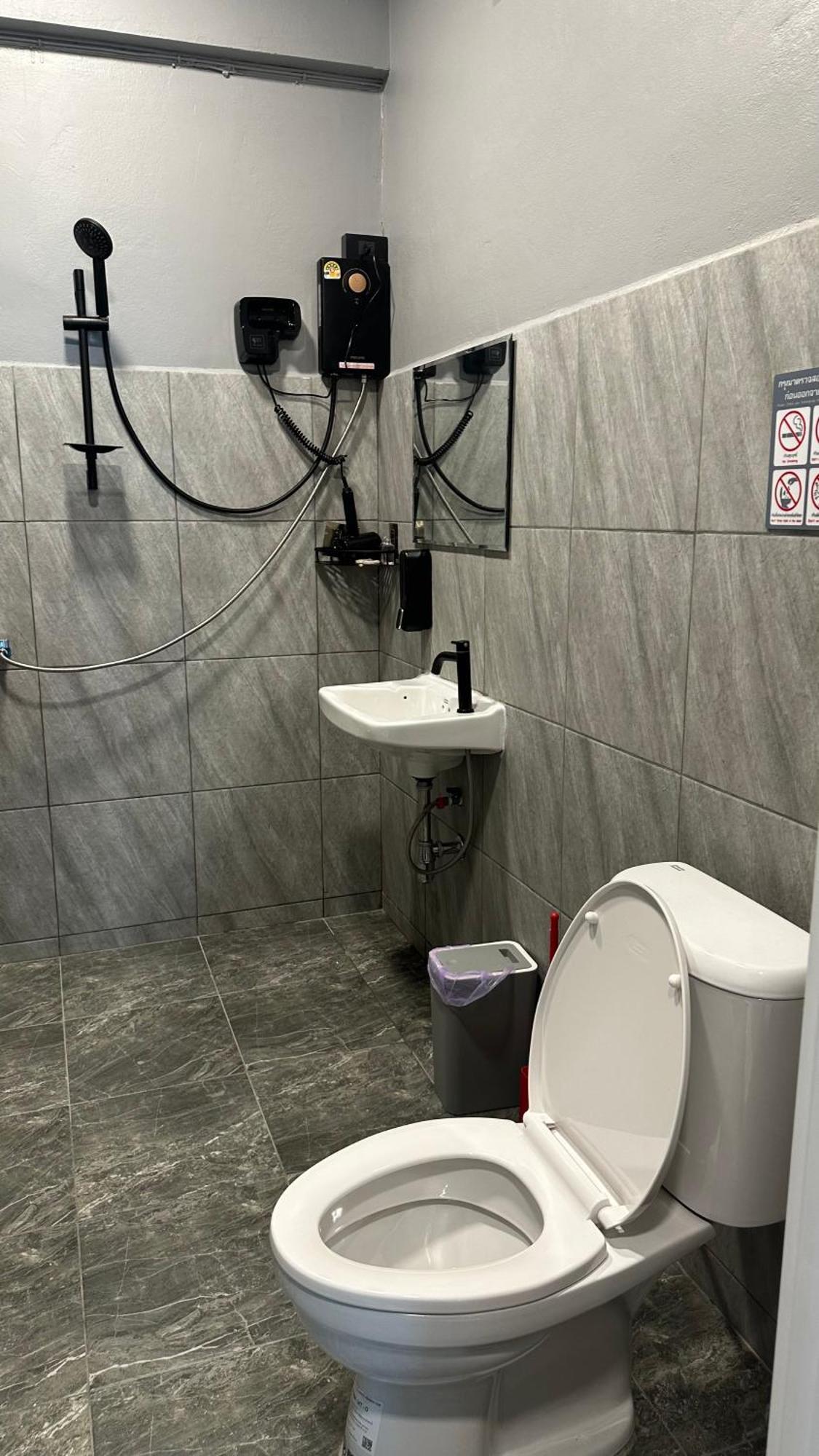 פאטאיה Champagne Hostel & Cafe מראה חיצוני תמונה