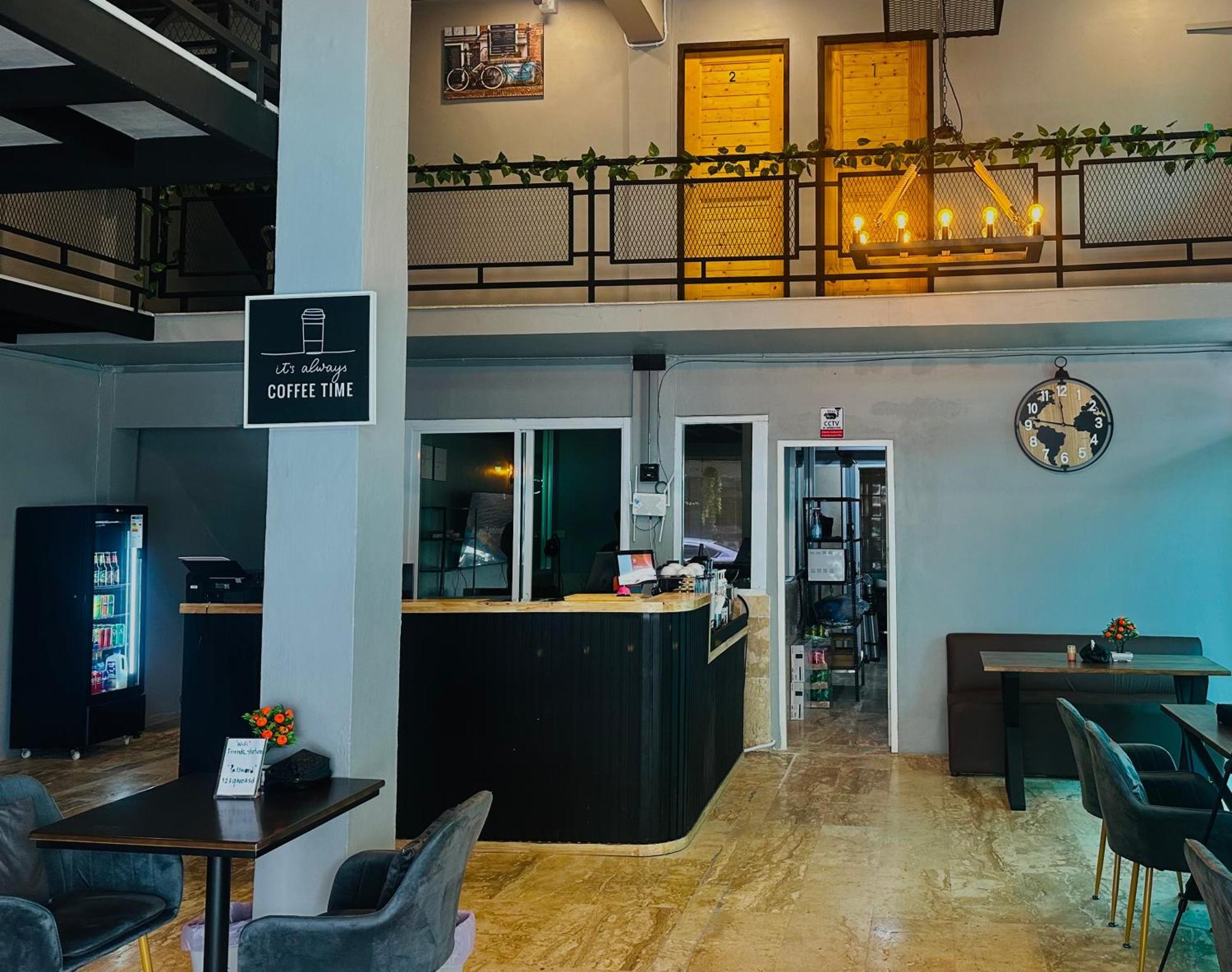 פאטאיה Champagne Hostel & Cafe מראה חיצוני תמונה