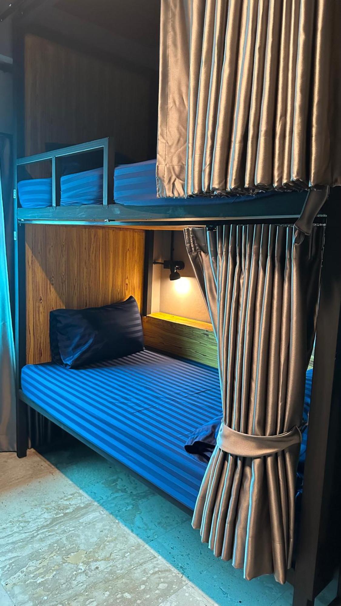 פאטאיה Champagne Hostel & Cafe מראה חיצוני תמונה