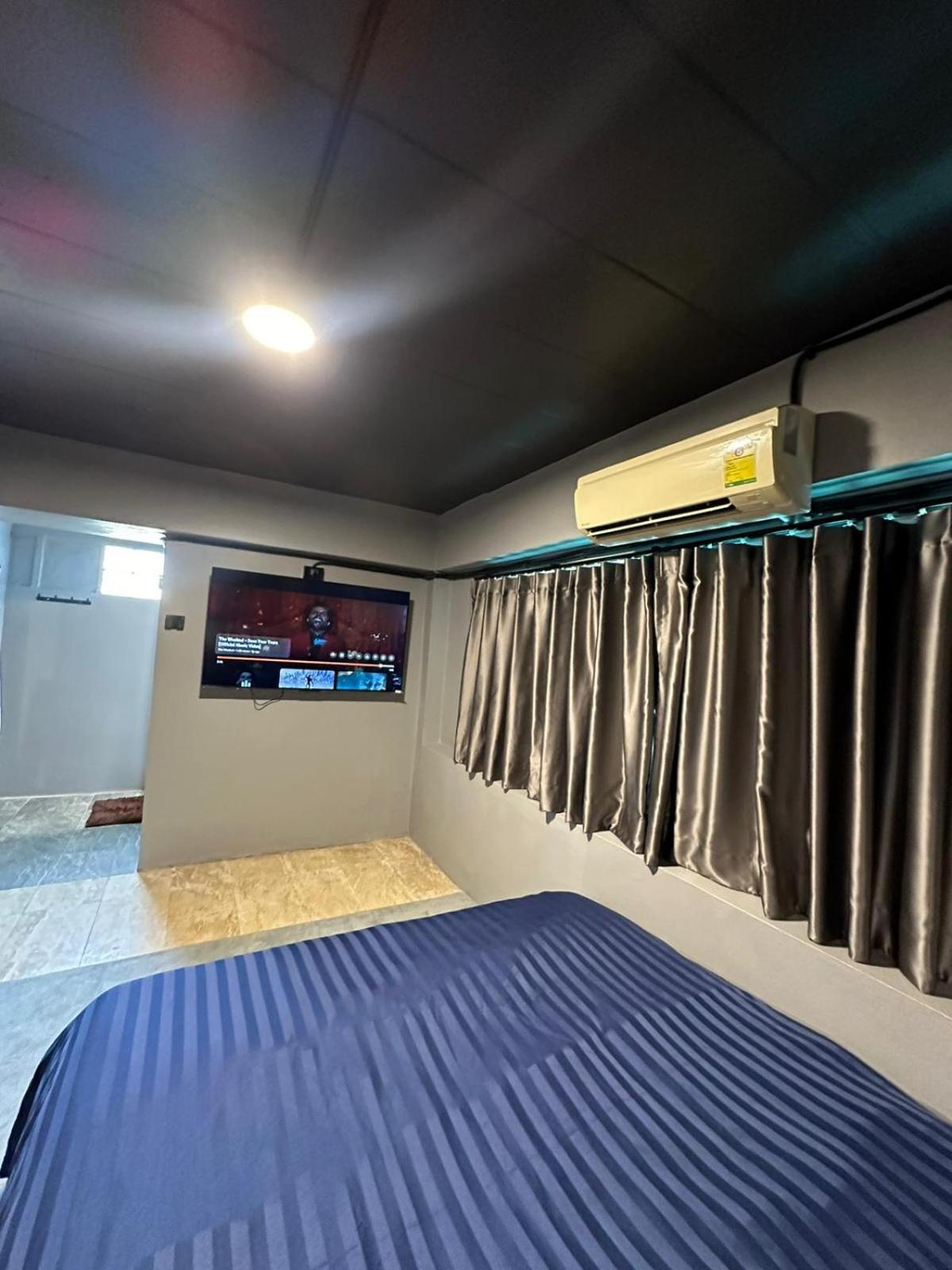 פאטאיה Champagne Hostel & Cafe מראה חיצוני תמונה